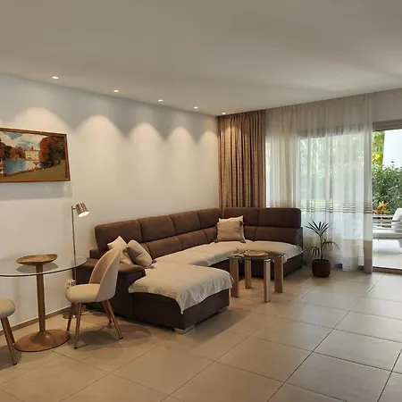 Garden Luxury דירה